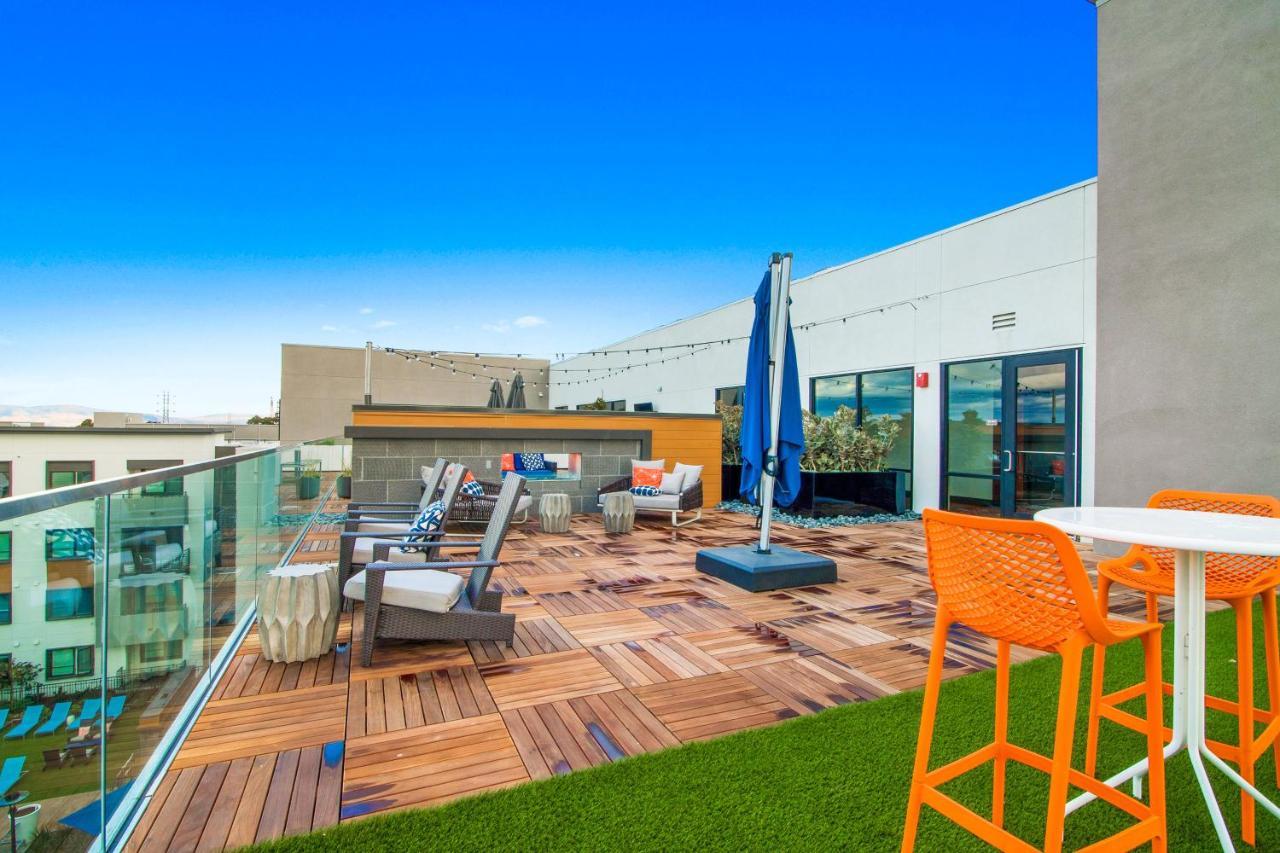 Global Luxury In * Menlo Park