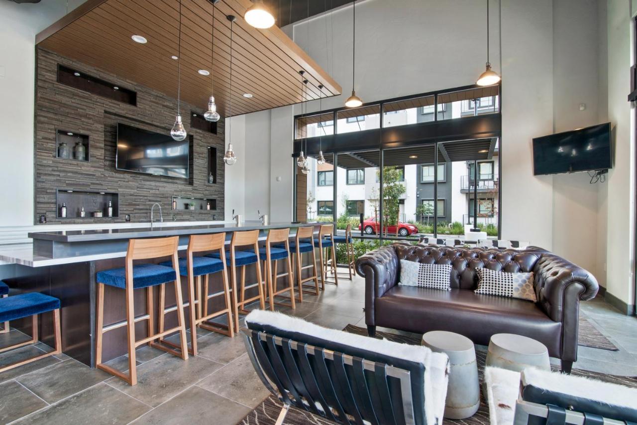 Global Luxury In * Menlo Park
