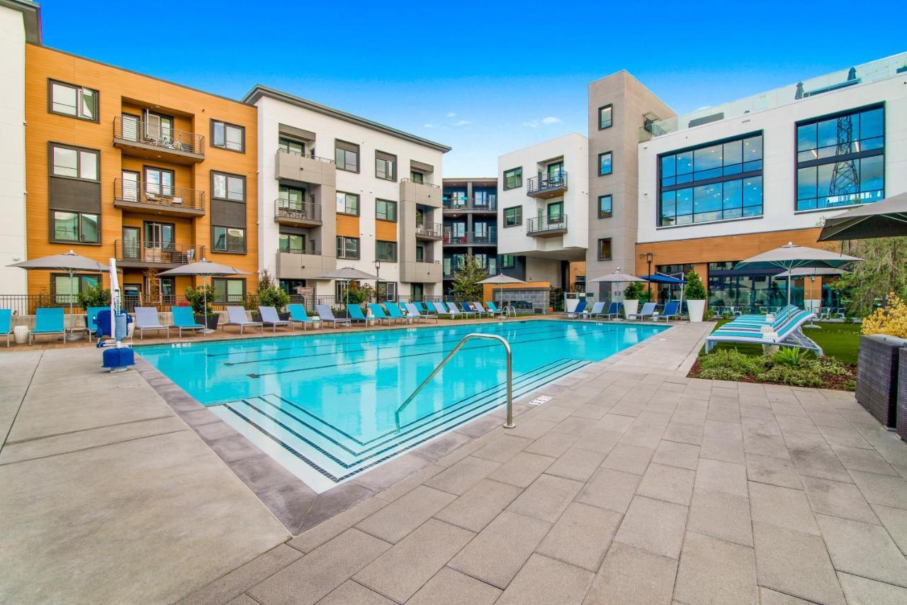 Global Luxury In * Menlo Park